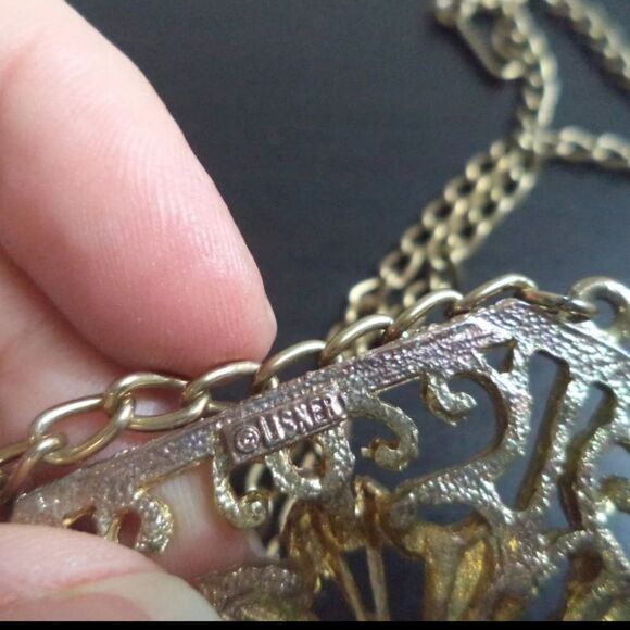 VINTAGE SIGNED LISNER GOLD TONE ORNATE 27" NECKLACE - Picture 2 of 5